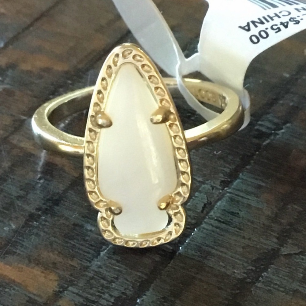 ☀️NWT☀️Kendra Scott Gold and White Ring sz 7 🤍